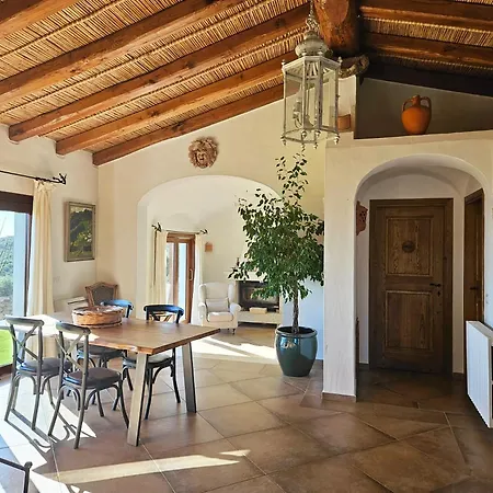 Con Incantevole Vista Mare A Holiday home San Pantaleo